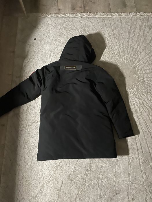 Продам курточку Canada Goose