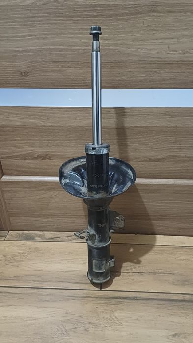 Продай передню ліву стiйку на Кіа Cerato 2008 р.