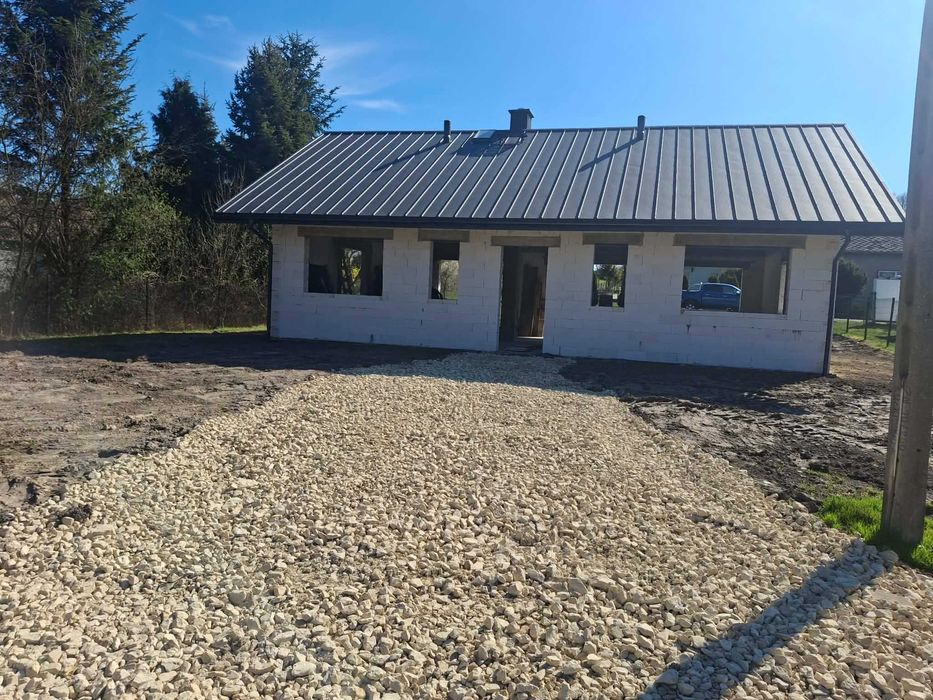 Nowy dom parterowy, wolnostojący z mediami