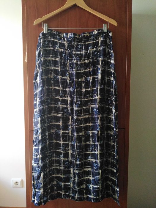 Saia aos quadrados com flores