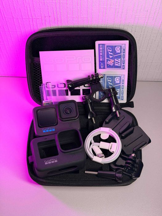 Екшн-камера GoPro Hero 10 з повним комплектом