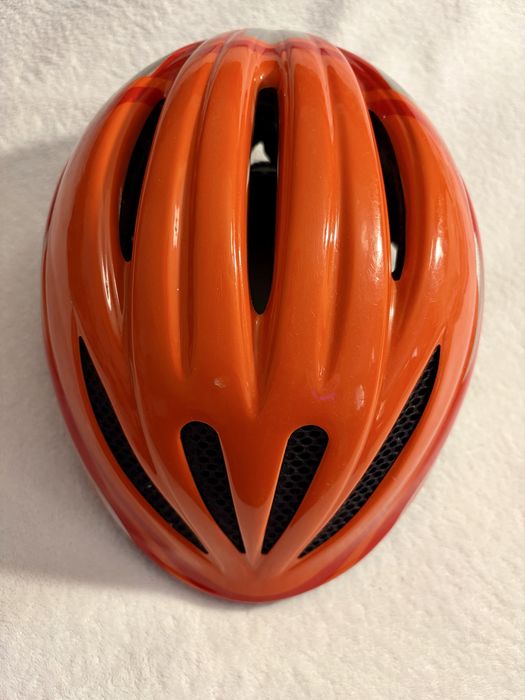 Kask (rowerowy, na hulajnogę, na rolki, na deskorolkę)