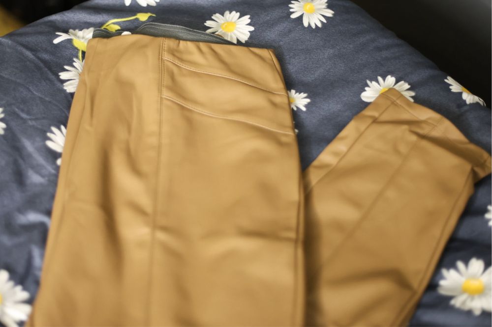 Spodnie z poliestru, Reserved