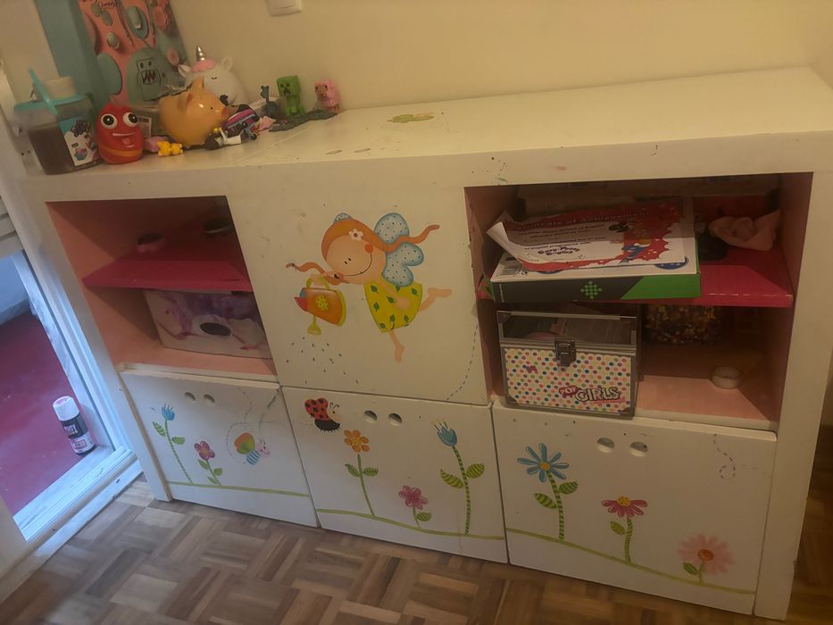 Secretaria e móvel menina