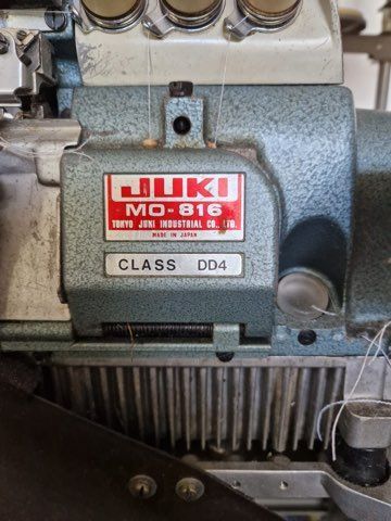 Profesjonalny Overlock 5 nitkowy że stołem