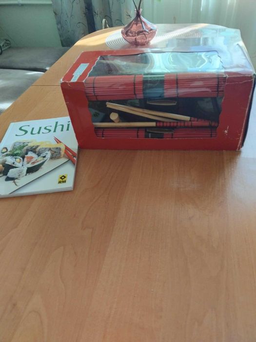 Zestaw do wykonania sushi.