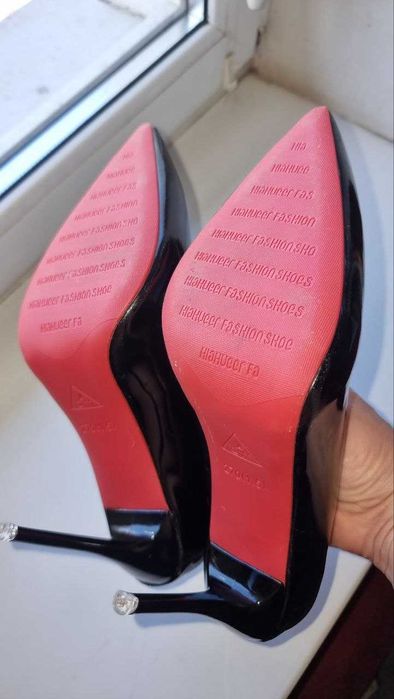 Шикарные Черные Туфли с красной подошвой 43, реально 27,5 см.