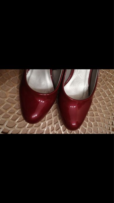 Eleganckie w modnym kolorze bordo