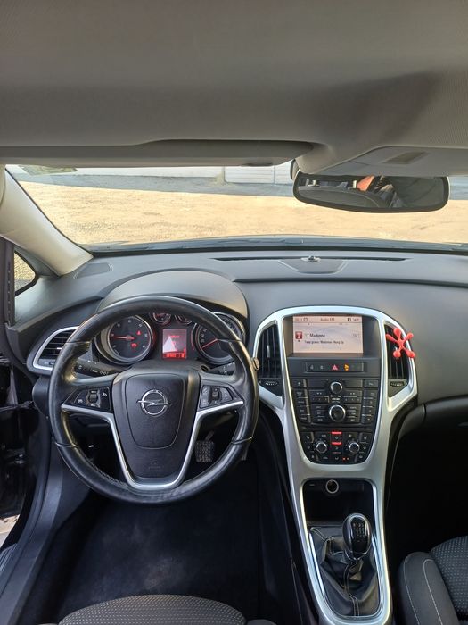 SPRZEDAM Opel Astra J 2011r.
