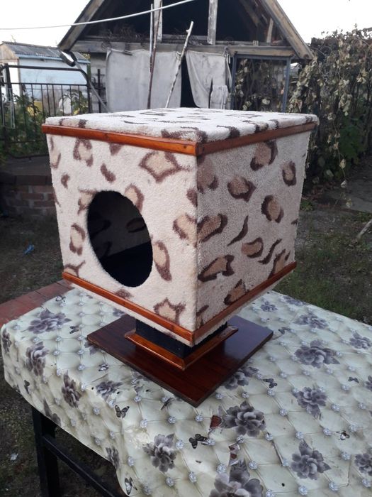 Домик для кошки, небольшой собачки