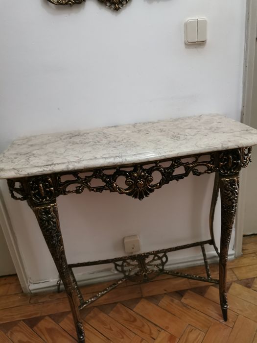 Mesa entrada e  espelho