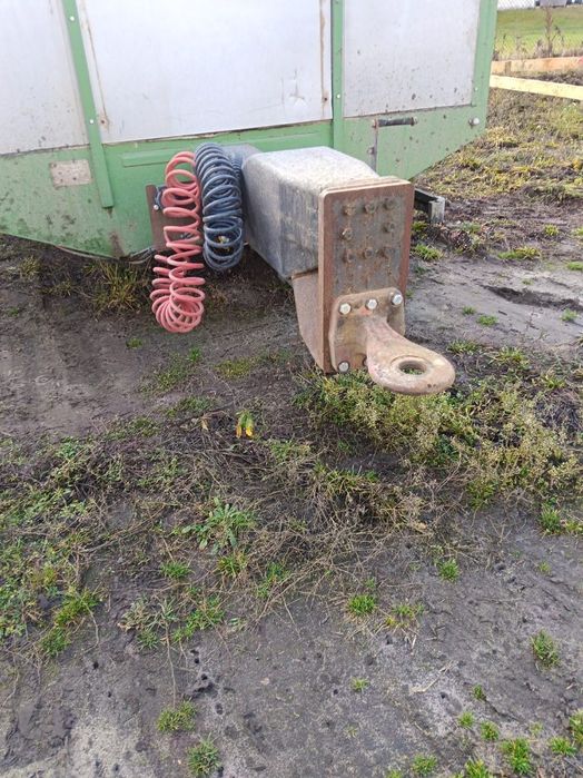 Przyczepa niskopodwoziowa