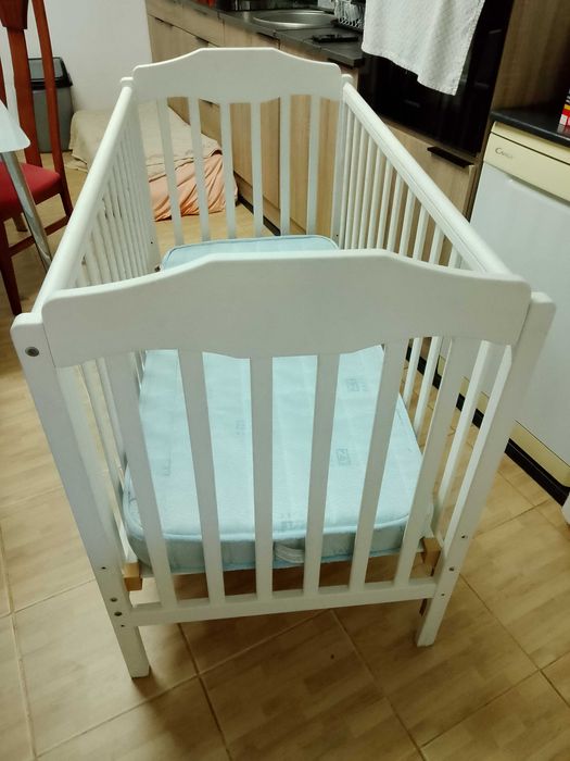 Berço com colchao e banhheira  suporte