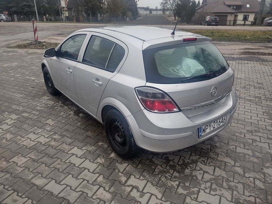Opel astra model 2012 +lpg,klima,2x koła