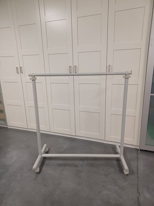 Cabide para roupa usado