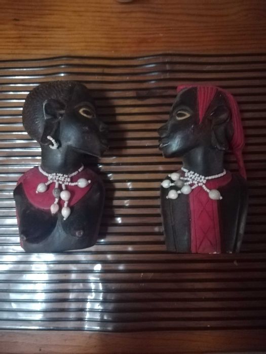 Estatuetas em madeira africana