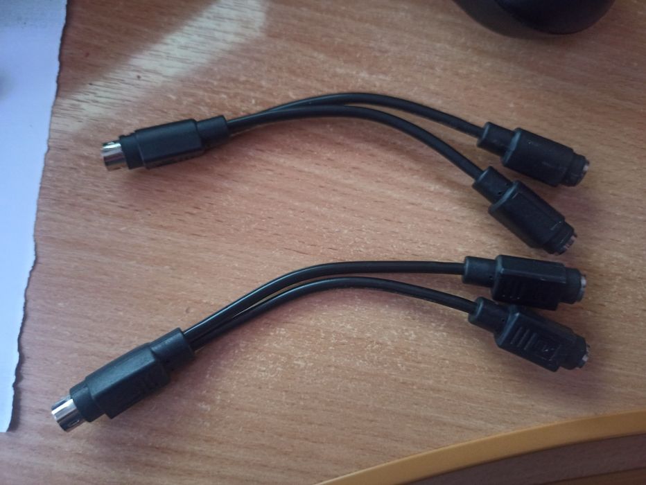 Кабель VGA не відомо для чого