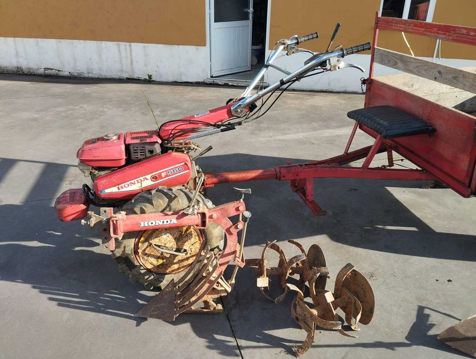 Motocultivador Honda F560 – 5,5 CV + Charrua + Frese + Reboque