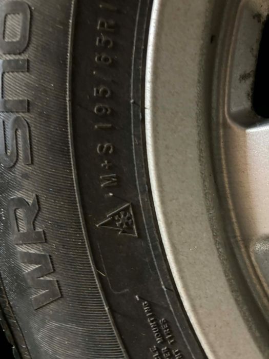 Felgi z oponami wielosezonowymi