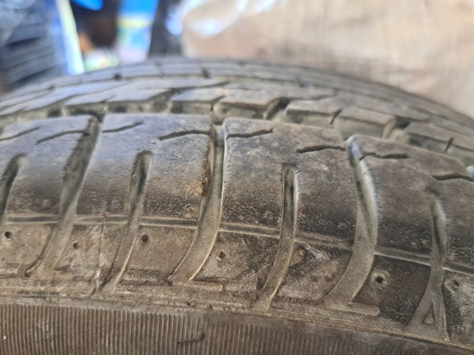Pneus Bridgestone B390 (195/60R15) c/ jante