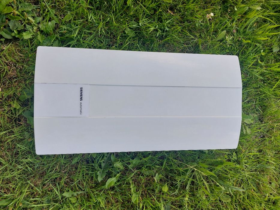 Siemens DH12101 (12 kW / 400V) – czysty, kompletny podgrzewacz wody
​Opis