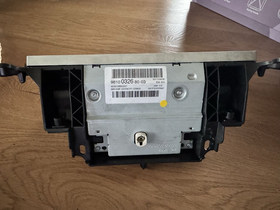 Radio z nawigacja i Dab plus monitor