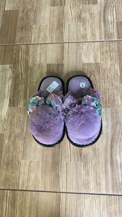 Тапочки для дівчинки. Домашні капці з пушком.