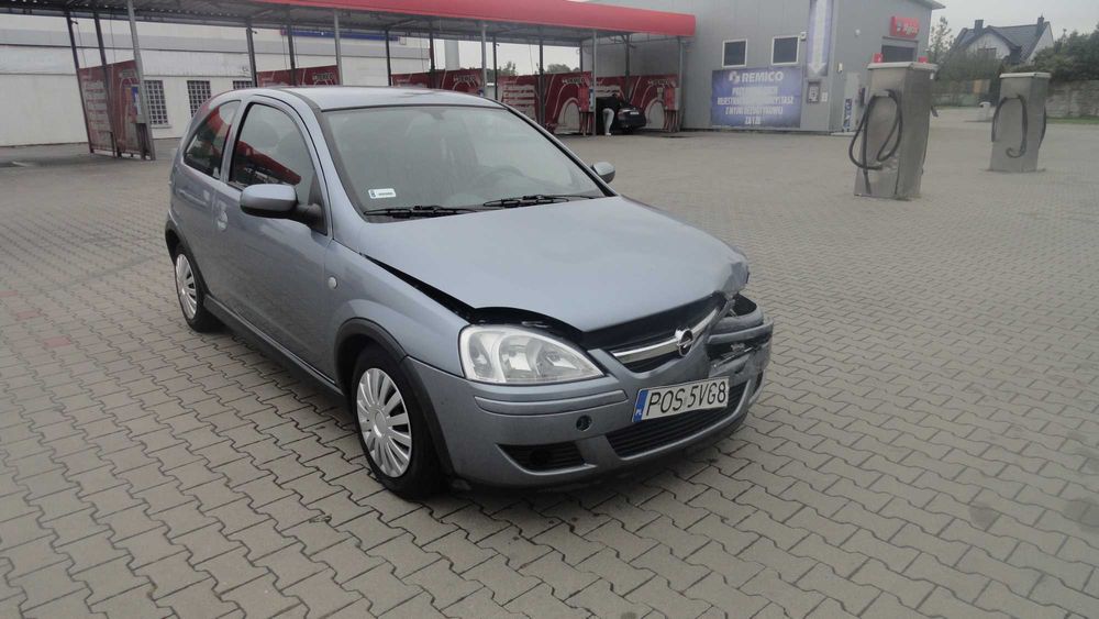 Lampa prawa przednia przód Opel Corsa C 3 drzwi kolor Z163