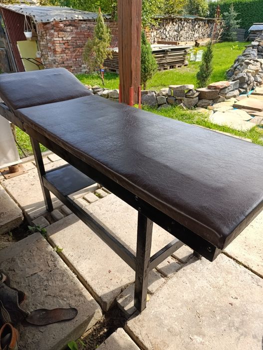 Масажна шкіряна кушетка