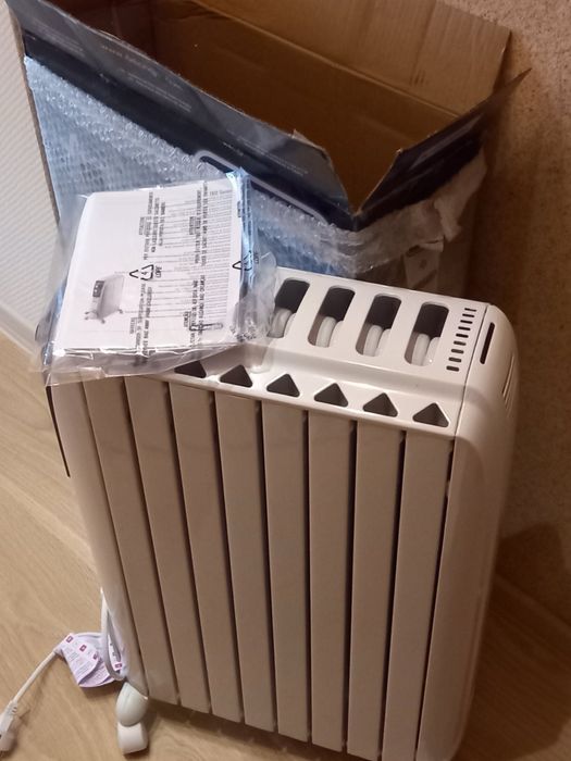 Масляний обігрівач DeLonghi