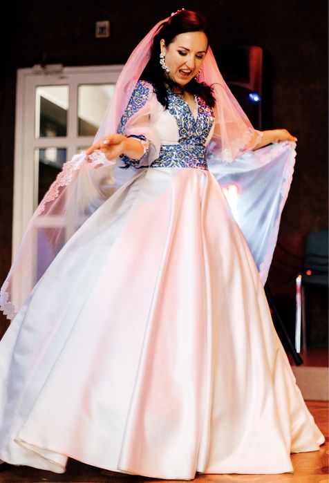 Продам українську весільну сукню