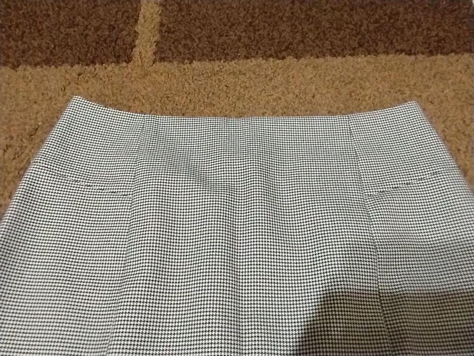 Spódnica ołówkowa w kolana