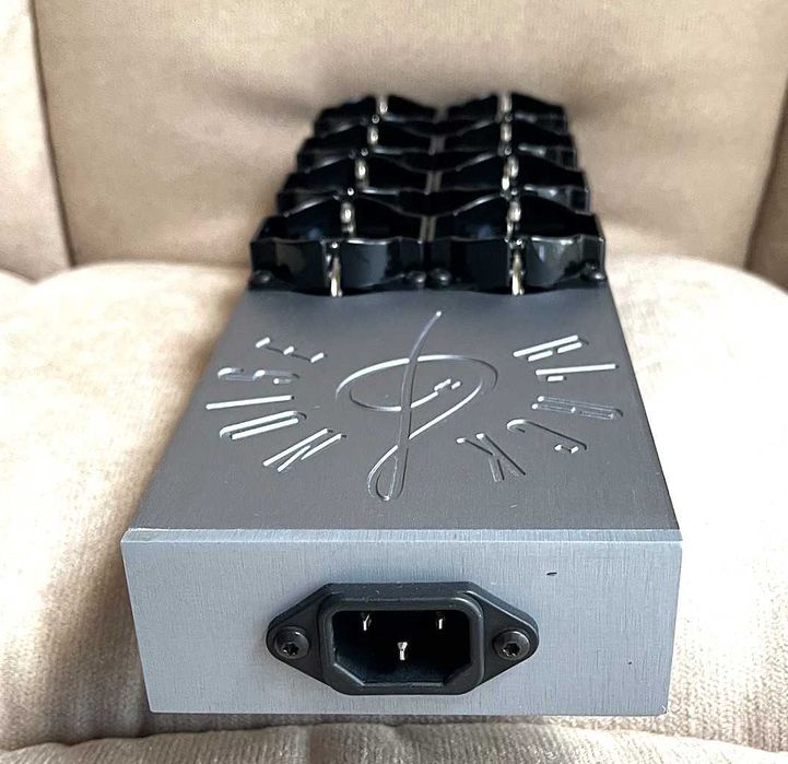 Listwa zasilająca Audio BlackNoise Eight , 8 gniazd