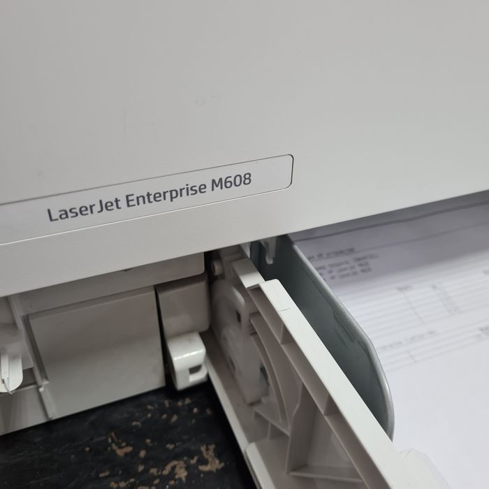 HP LaserJet Enterprise M608 . Лазерный принтер.  Гарантия