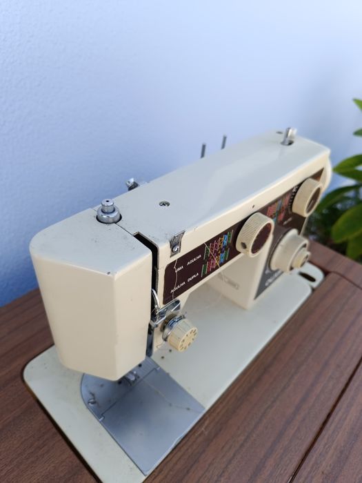 Máquina costura Oliva