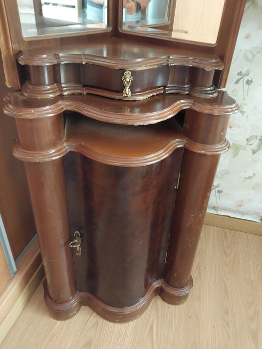 Móvel de canto com espelhoss