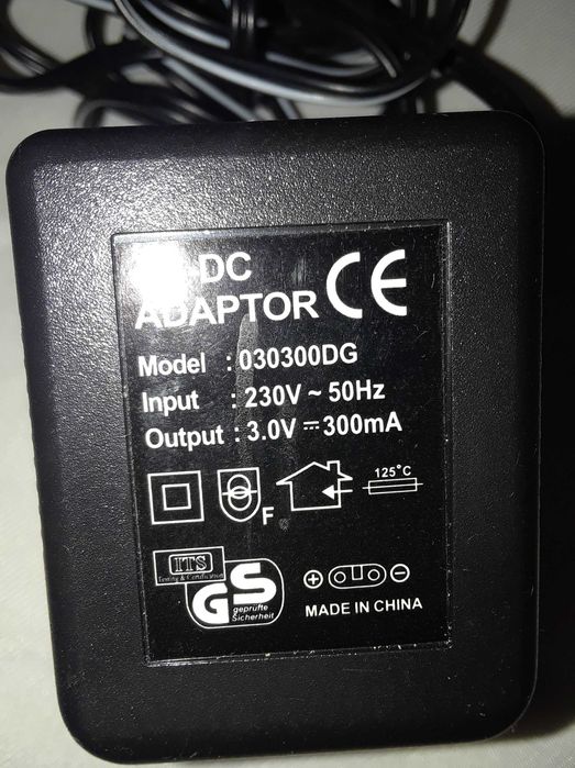 Бритва електрична для сухого і вологого гоління.