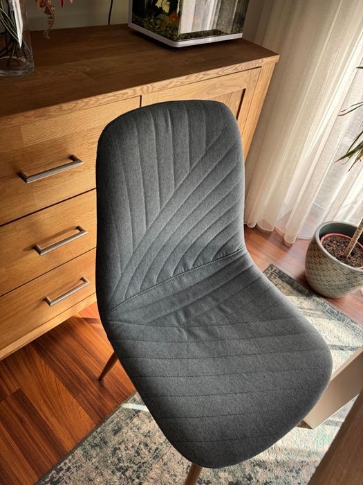 Mesa de jantar com 6 cadeiras modernas