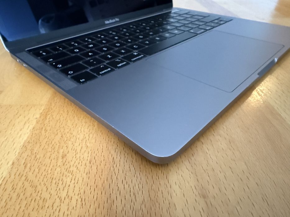 MacBook Pro 13” I5 8GB 128GB A2159