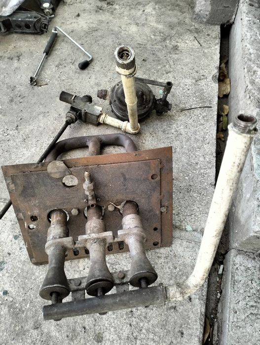 Продается инструмент,завіси,горєлка бензін.,фільтр тонкой очистки. Нер