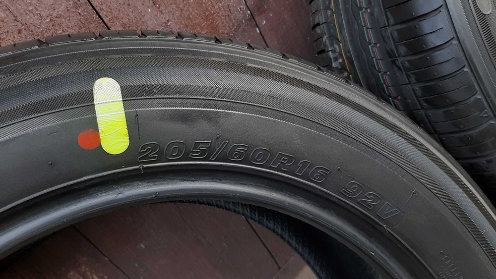 Резина літня 205/60 R16 Kumho Solus KH17 нова 2 шт