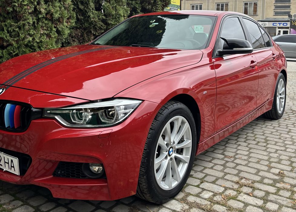 BMW 320i 2016р 2.0 бензин червона.