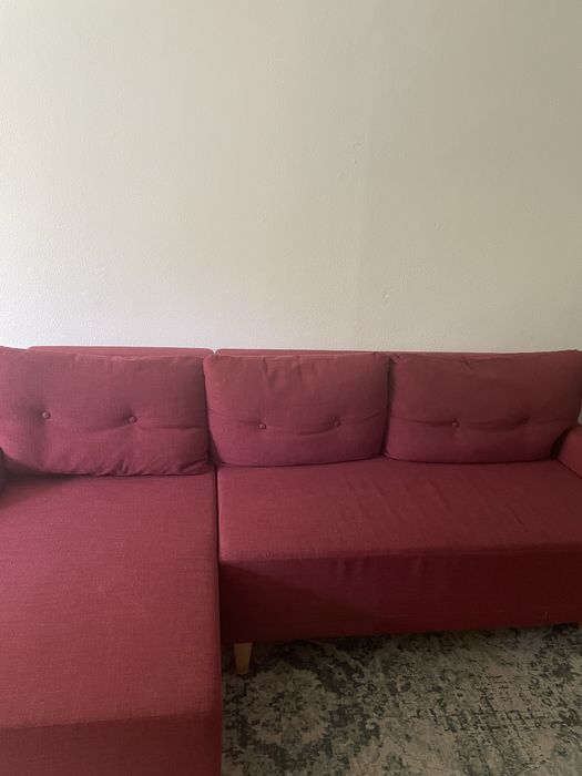 Czerwona sofa Bastubo – dobry stan