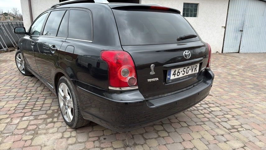 В продажі Toyota avensis