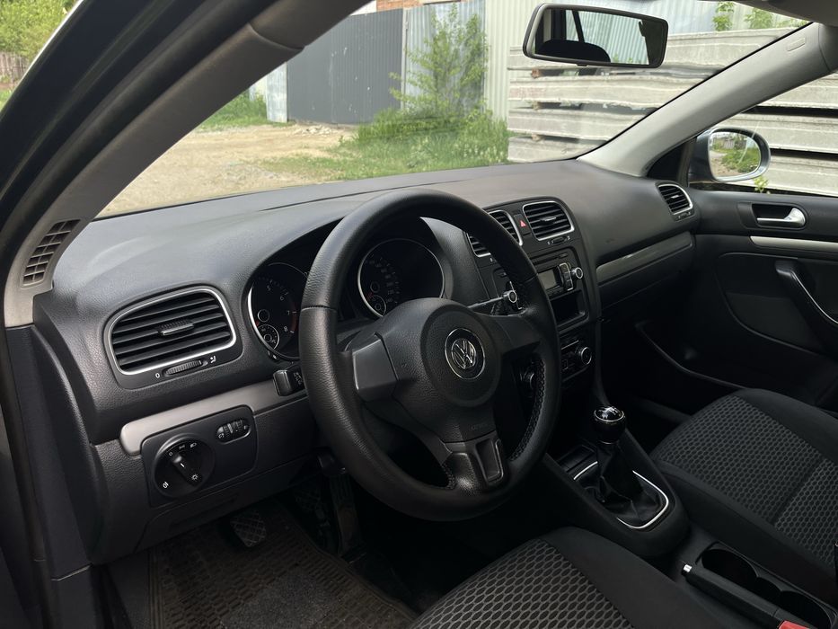 Volkswagen Golf VI 6  1.6 MPI 2009
