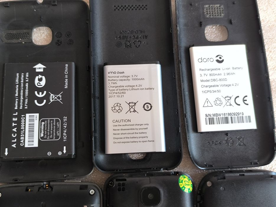 Смартфон Motorola C + мобільні телефони