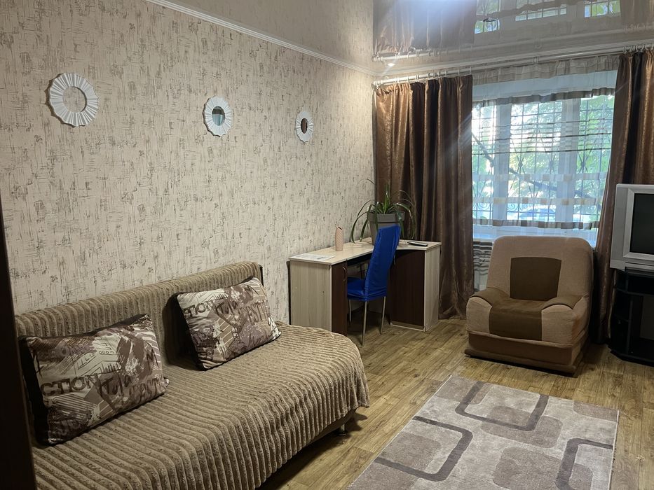 Затишна 2 кімнатна квартира біля магазина 1001 дрібниця