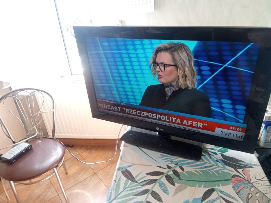 Telewizor z dekoderem na sprzedaż