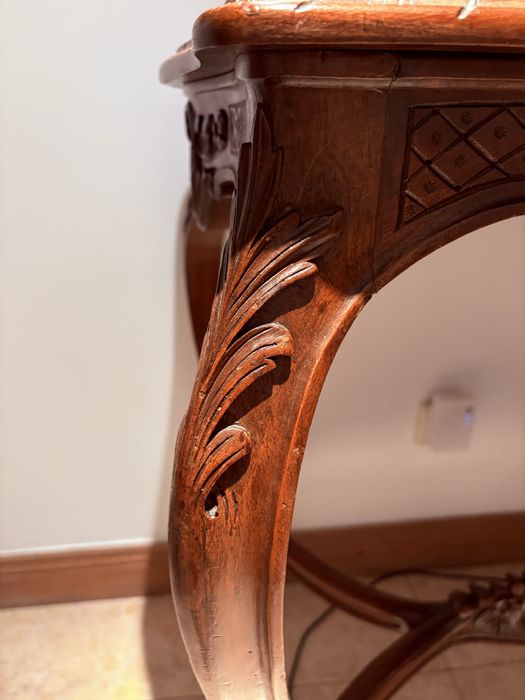 Mesa de apoio antiga em madeira maciça – estilo clássico / Luís XV