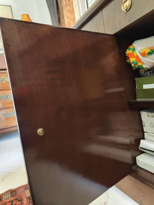 Móvel com vitrine